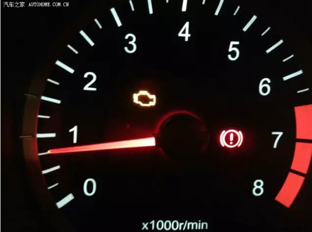 油罐车发动机故障灯亮是什么原因?