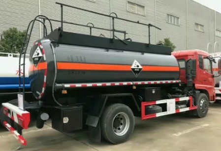 东风天锦单桥SCS5180GFWDFH型腐蚀性物品罐式运输车 东风天锦单桥SCS5180GFWDFH型腐蚀性物品罐式运输车